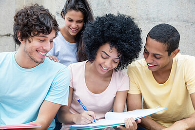 Trotz Sommerzeit und hohen Temperaturen: In den Euro-Schulen Potsdam wird weiter gelernt    -1