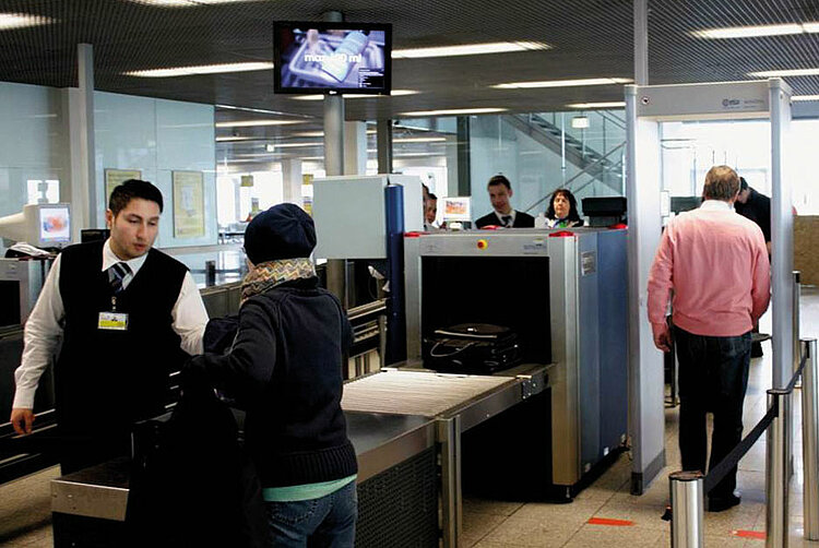 Neue Weiterbildung zum Luftsicherheitsassistenten am Flughafen Hahn