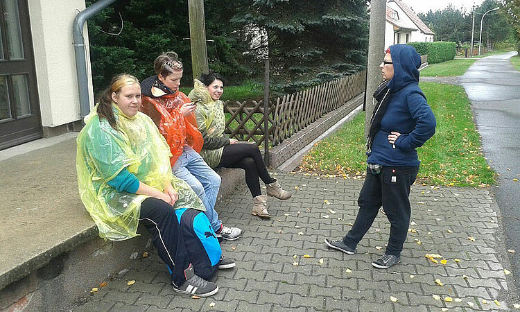 Auf unbekannten Wegen „Zurück nach Hause“ pilgern Auf unbekannten Wegen „Zurück nach Hause“ pilgern