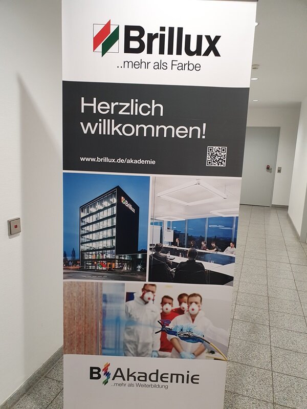 Großes Rollup des Gastgeber Unternehmens Brillux.