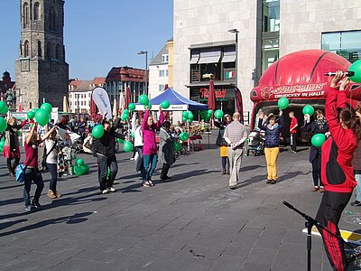Physiotherapie zum Mitmachen beim 10. Deutschen Reha-Tag in Halle (Saale) Physiotherapie zum Mitmachen beim 10. Deutschen Reha-Tag in Halle (Saale)