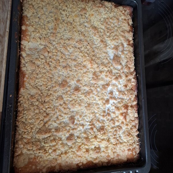 Streuselkuchen auf rechteckigem Blech