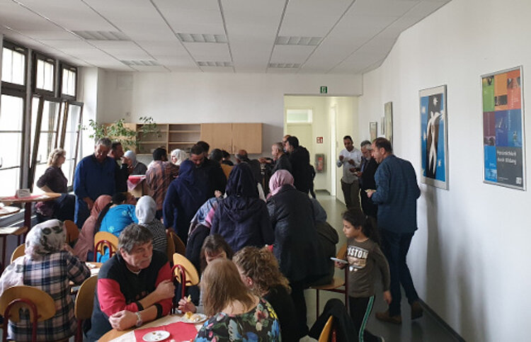 Teilnehmerinnen begeistern mit interkulturellem Snack-Buffet Teilnehmerinnen begeistern mit interkulturellem Snack-Buffet