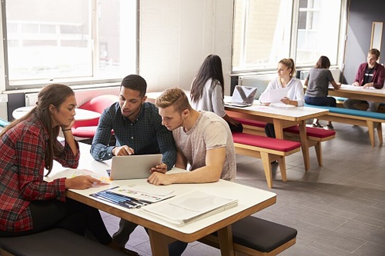 Jugendintegrationskurs bei der Ausbildungsmesse Jugendintegrationskurs bei der Ausbildungsmesse