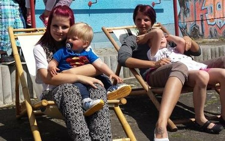 „Junge Frauen U25“ frühstücken mit Kindern
