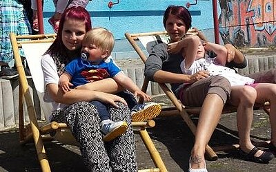 „Junge Frauen U25“ frühstücken mit Kindern