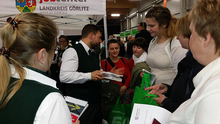 ESF-BAMF-Kursteilnehmerinnen auf Pflegemesse ESF-BAMF-Kursteilnehmerinnen auf Pflegemesse