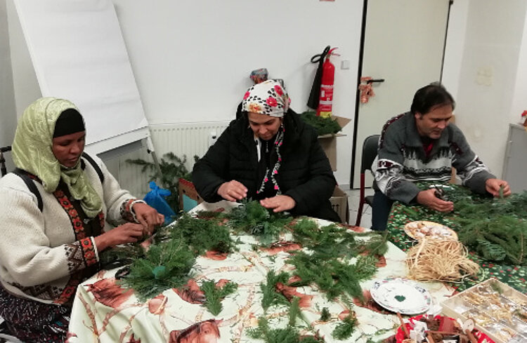 Adventswerkstatt im Sprach- und Integrationszentrum in Bitterfeld Adventswerkstatt im Sprach- und Integrationszentrum in Bitterfeld