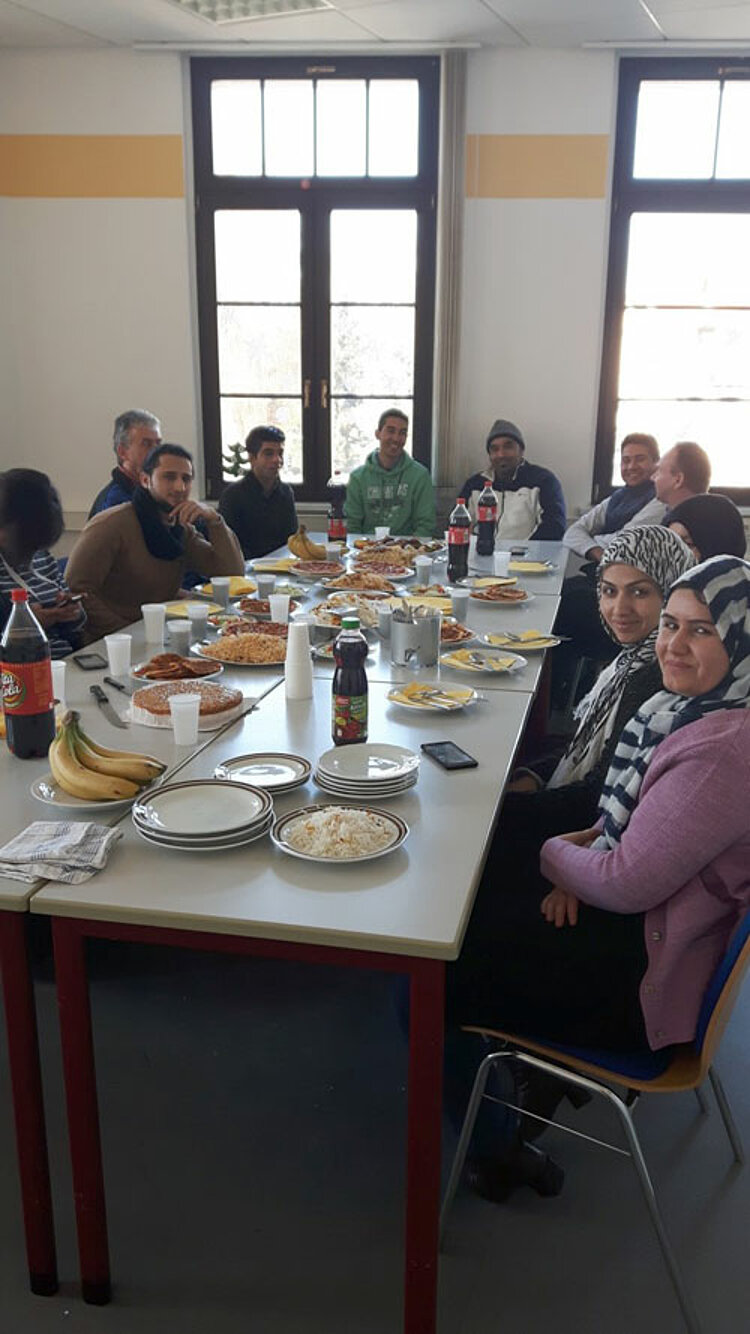 Gelebte Integration: Gemeinsames Essen zum Kursabschluss Gelebte Integration: Gemeinsames Essen zum Kursabschluss