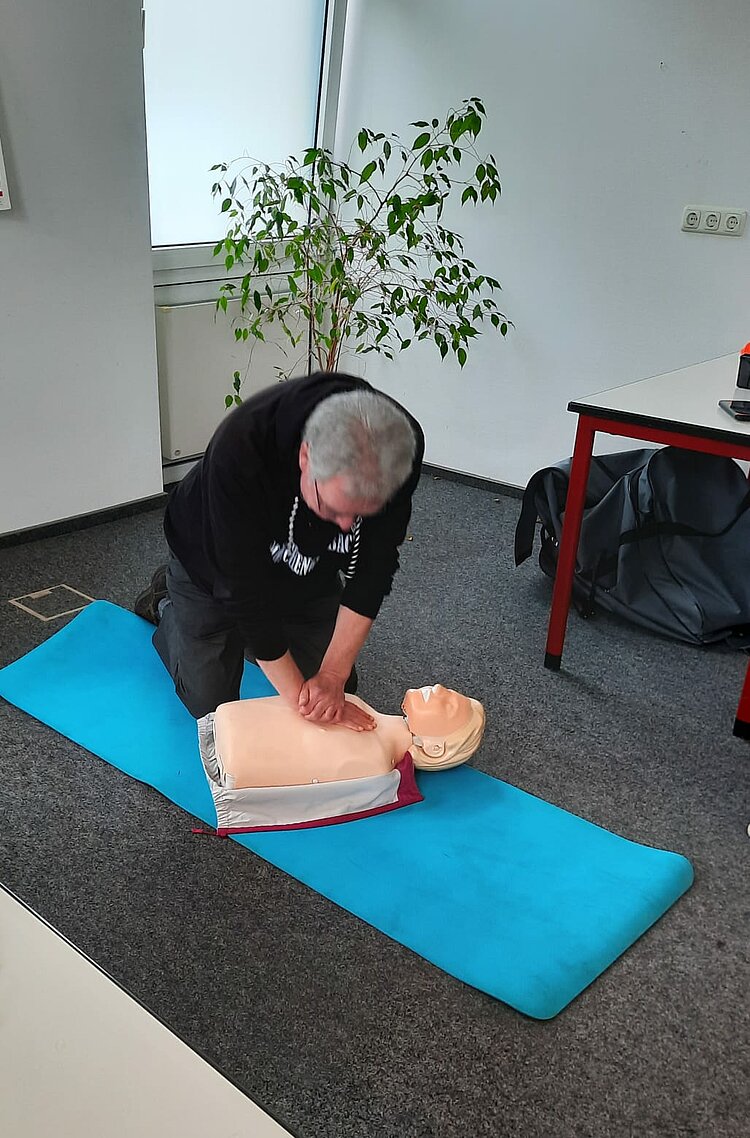 Erste Hilfe Kurs für unsere Mitarbeitenden Erste Hilfe Kurs für unsere Mitarbeitenden
