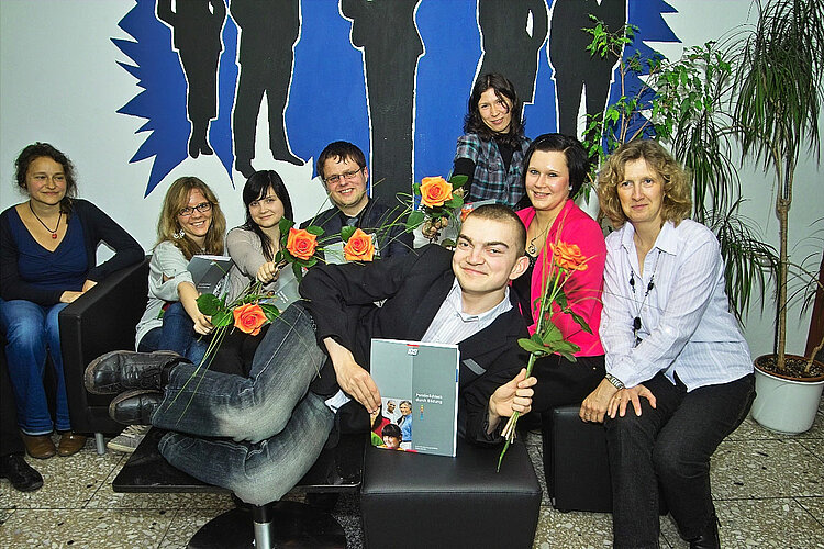 „Spitzen-Klasse“ – Zeugnisse für die Klasse von 2010 „Spitzen-Klasse“ – Zeugnisse für die Klasse von 2010