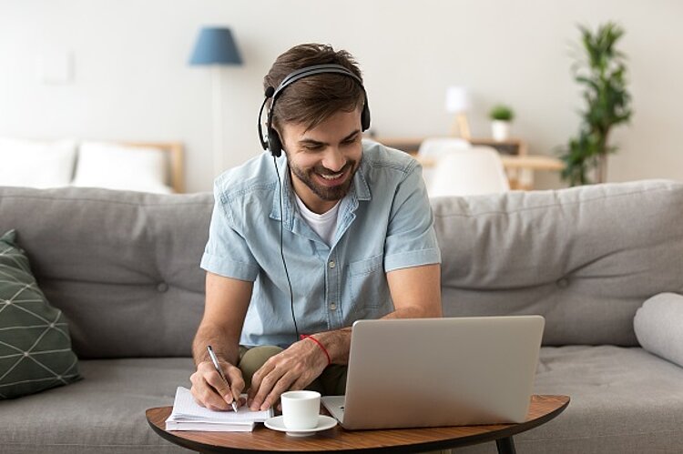 Online-Tutorien für unsere Deutschkurs-Teilnehmer*innen Online-Tutorien für unsere Deutschkurs-Teilnehmer*innen