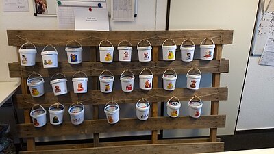 Ein Upcycling-Adventskalender für das Kollegium Ein Upcycling-Adventskalender für das Kollegium