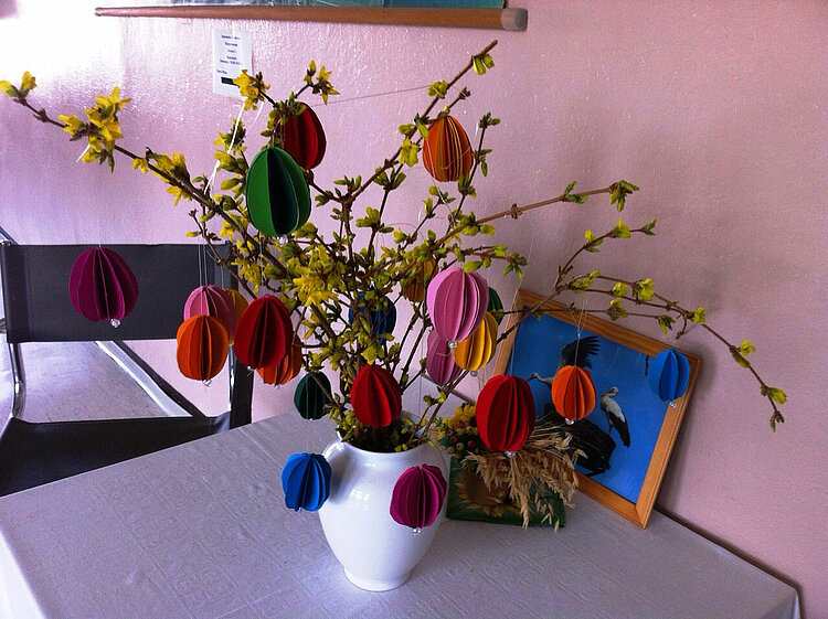"Frohe Ostern!" oder "Rhus Be' al Fasika!" "Frohe Ostern!" oder "Rhus Be' al Fasika!"