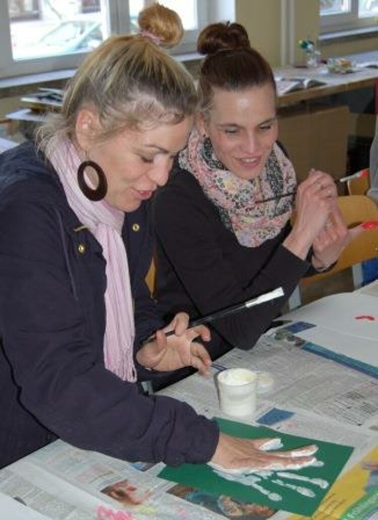 Angehende Kindertagespflegerinnen probierten sich in der Kreativwerkstatt aus Angehende Kindertagespflegerinnen probierten sich in der Kreativwerkstatt aus