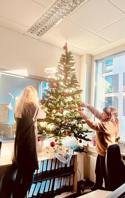 Weihnachten an der Euro Akademie und den Euro-Schulen Dresden Weihnachten an der Euro Akademie und den Euro-Schulen Dresden