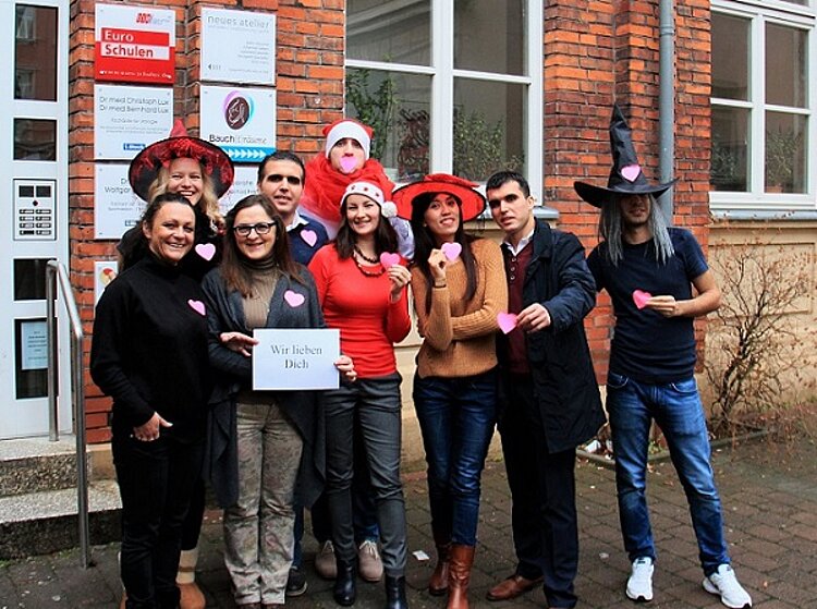 Teilnehmer des B2-Deutschkurses sagen „Vielen Dank!“