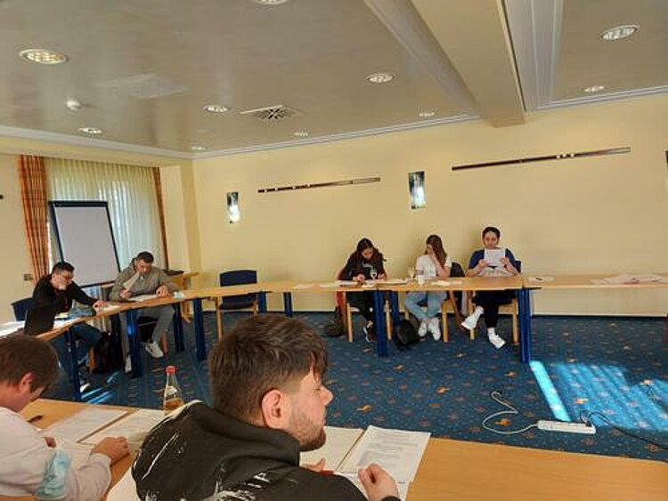 Ausbildung und (Aus-)Sprache Ausbildung und (Aus-)Sprache