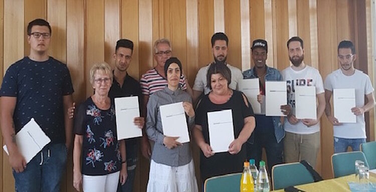 Auch der zweite Kurs „Vorbereitung auf die Nichtschülerprüfung Hauptschule“ war ein voller Erfolg Auch der zweite Kurs „Vorbereitung auf die Nichtschülerprüfung Hauptschule“ war ein voller Erfolg