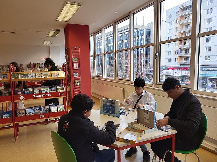 Deutsche Sprache lernen in der Bibliothek Deutsche Sprache lernen in der Bibliothek