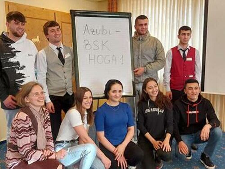 Ausbildung und (Aus-)Sprache Ausbildung und (Aus-)Sprache