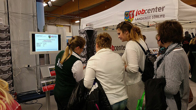ESF-BAMF-Kursteilnehmerinnen auf Pflegemesse ESF-BAMF-Kursteilnehmerinnen auf Pflegemesse