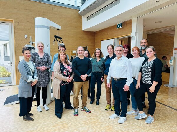 Die Mitwirkenden der BSO gucken sich Ausbildungsbetriebe an