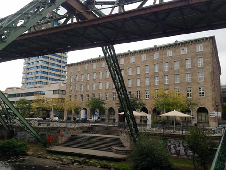 Kooperation mit der IHK Wuppertal-Remscheid-Solingen Kooperation mit der IHK Wuppertal-Remscheid-Solingen