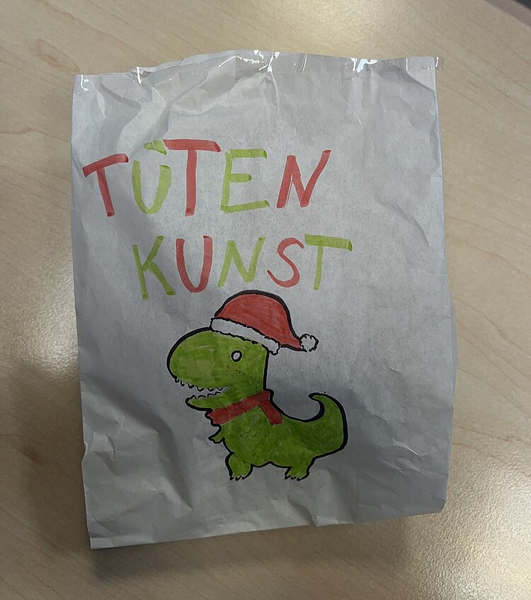 Kreative Spendenaktion: „Tüten-Kunst“ für den guten Zweck Kreative Spendenaktion: „Tüten-Kunst“ für den guten Zweck