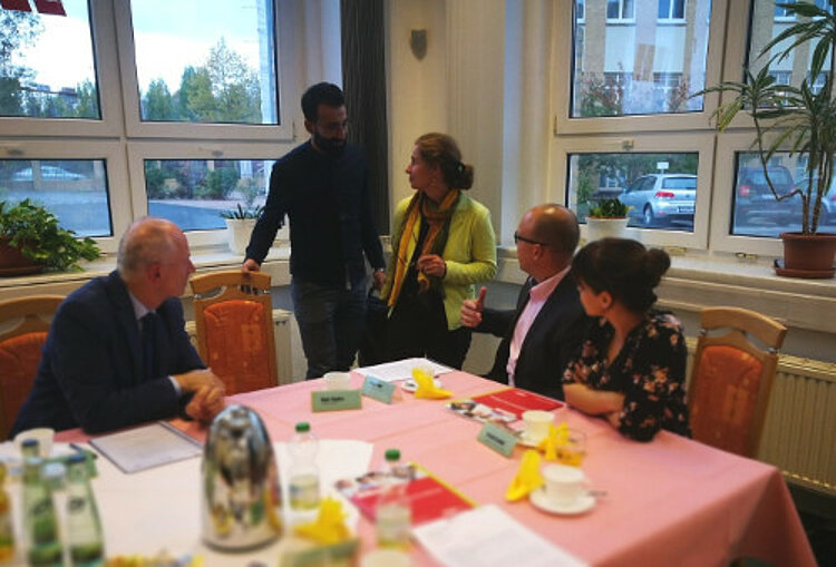 10 Jahre Erfahrungswissen – Vermittlung in den Arbeitsmarkt stärkt Integrationsprozess 10 Jahre Erfahrungswissen – Vermittlung in den Arbeitsmarkt stärkt Integrationsprozess