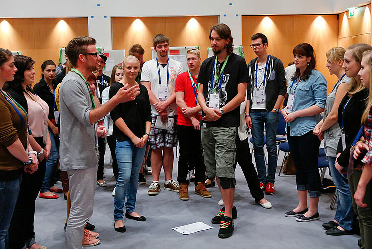Leonardo-Stipendiaten treffen sich zum Mobilitätstag in Leipzig Leonardo-Stipendiaten treffen sich zum Mobilitätstag in Leipzig
