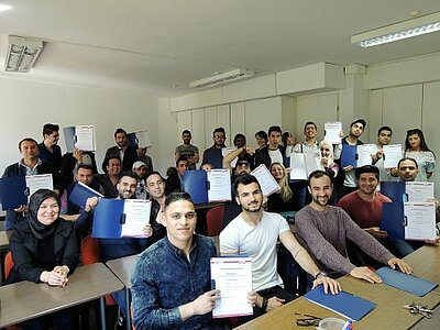 Abschied: Die ersten KompAS-Absolventen verlassen die Euro-Schulen Düsseldorf Abschied: Die ersten KompAS-Absolventen verlassen die Euro-Schulen Düsseldorf