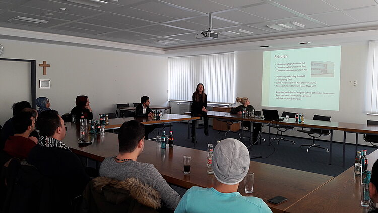 Besuch des Integrationskurses im Rathaus Kall am 26.1.2017 Besuch des Integrationskurses im Rathaus Kall am 26.1.2017