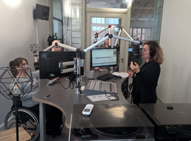 Sprachkursteilnehmer On Air Sprachkursteilnehmer On Air