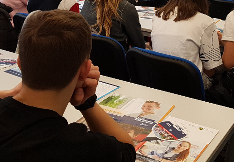Sportkarriere oder klassische Ausbildung? Sportkarriere oder klassische Ausbildung?