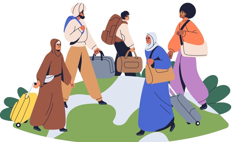 Illustration von sechs vielfältig gekleideten Menschen mit unterschiedlichem kulturellem Hintergrund, die Gepäck tragen oder ziehen. Die Personen befinden sich auf einem stilisierten Globus mit grünen und grauen Flächen. Das Bild symbolisiert Migration oder Zuwanderung.
