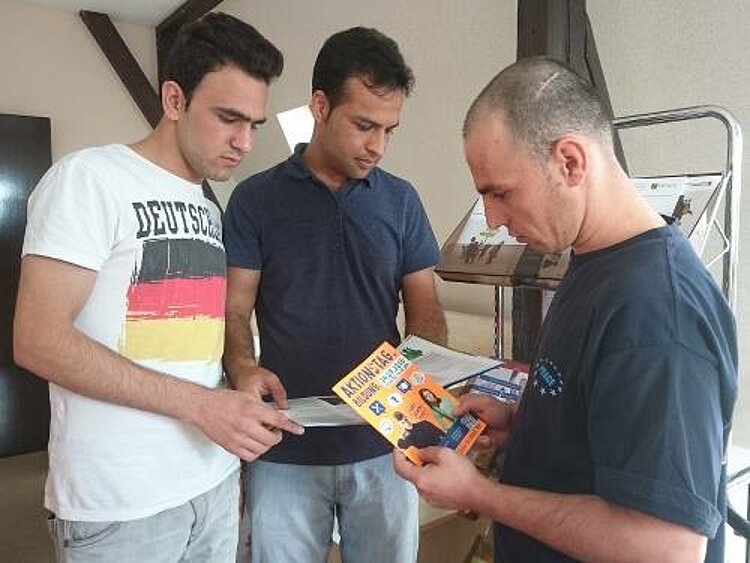 Afghanische Asylbewerber auf Ausbildungsplatzsuche Afghanische Asylbewerber auf Ausbildungsplatzsuche