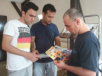 Afghanische Asylbewerber auf Ausbildungsplatzsuche Afghanische Asylbewerber auf Ausbildungsplatzsuche