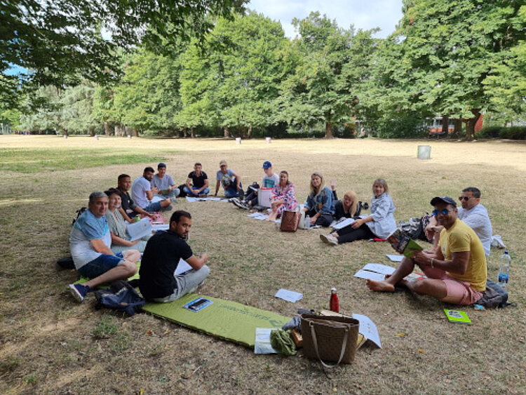 Outdoor-Unterricht im Trierer Palastgarten Outdoor-Unterricht im Trierer Palastgarten