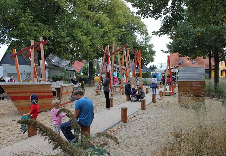 Ein voller Erfolg – Spielplatzeröffnung im „Danziger Dorf“ Ein voller Erfolg – Spielplatzeröffnung im „Danziger Dorf“