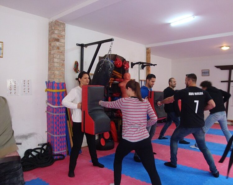 Integration durch Sport – sprachliche und soziale Kompetenzen stärken Integration durch Sport – sprachliche und soziale Kompetenzen stärken