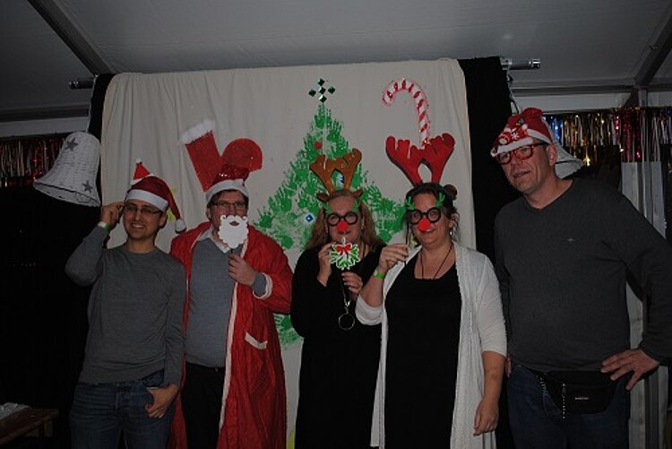Gelungene Weihnachtsfeier in der Tegeler Einflugschneise Gelungene Weihnachtsfeier in der Tegeler Einflugschneise