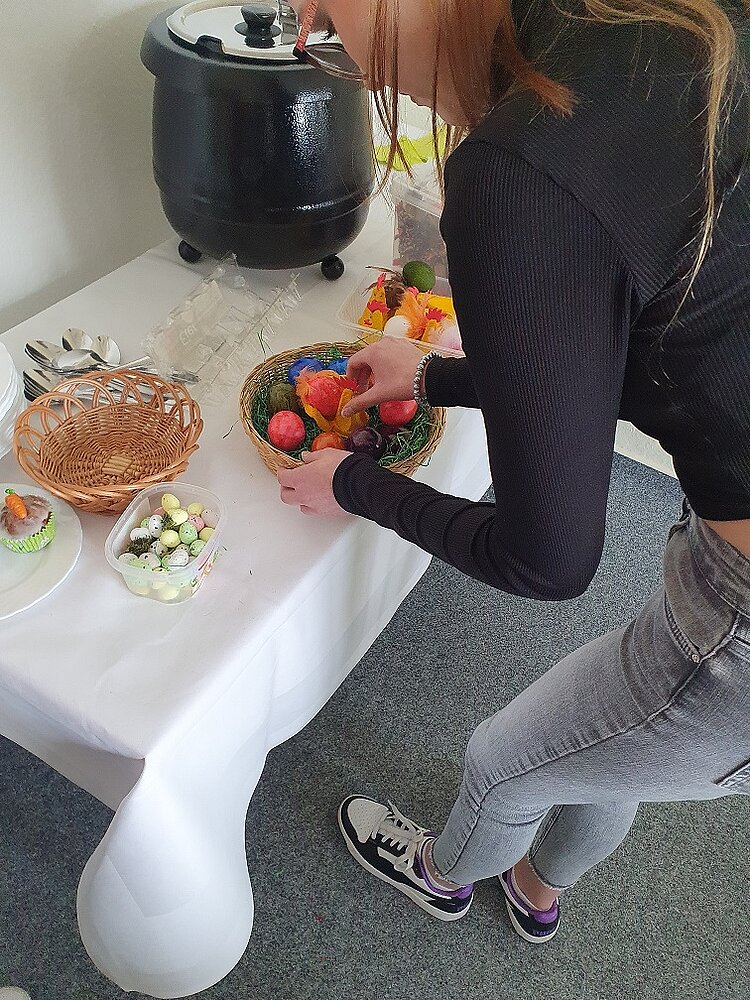 Osterdeko à la „Reha-Integrativ“: Kreativität trifft Gaumenfreude! Osterdeko à la „Reha-Integrativ“: Kreativität trifft Gaumenfreude!