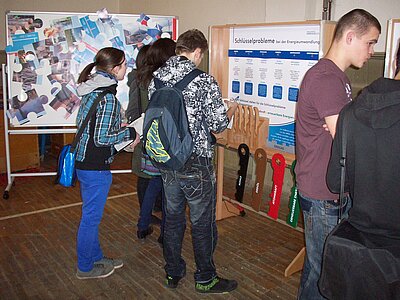 Projektschüler besuchen Energie-Erlebnispfad Projektschüler besuchen Energie-Erlebnispfad-1