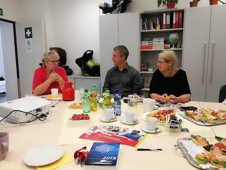 Susi Möbbeck besucht die Euro-Schulen Bitterfeld-Wolfen Susi Möbbeck besucht die Euro-Schulen Bitterfeld-Wolfen