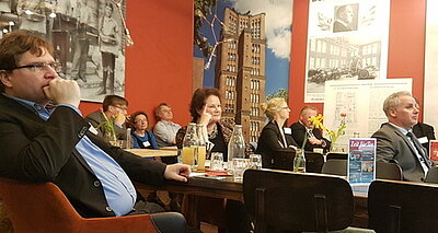 Unternehmen „Aufzugswerke Schmitt + Sohn“ ist Gastgeber des 13. Reinickendorfer Ausbildungsdialogs Unternehmen „Aufzugswerke Schmitt + Sohn“ ist Gastgeber des 13. Reinickendorfer Ausbildungsdialogs