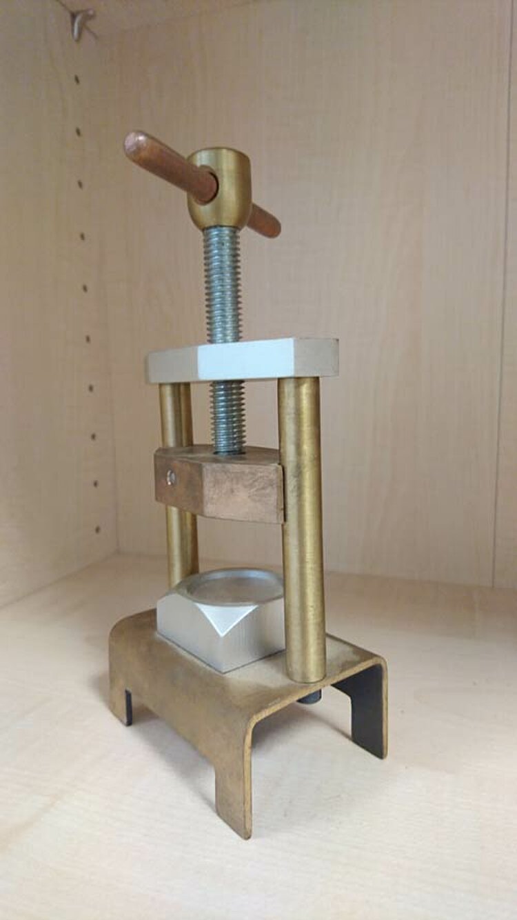 Metallarbeiten aus den Kerpener Werkstätten Metallarbeiten aus den Kerpener Werkstätten