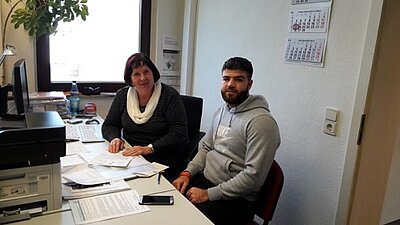 Projekt „Zukunftslotsen – Arbeitsmarktmentoren für Geflüchtete im Landkreis Zwickau“ Projekt „Zukunftslotsen – Arbeitsmarktmentoren für Geflüchtete im Landkreis Zwickau“