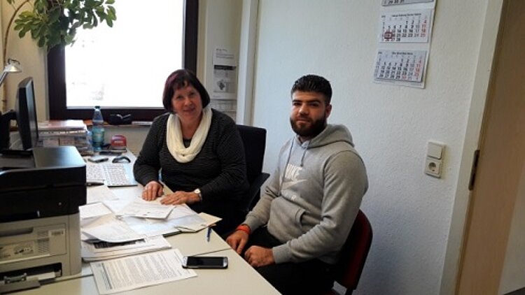 Projekt „Zukunftslotsen – Arbeitsmarktmentoren für Geflüchtete im Landkreis Zwickau“ Projekt „Zukunftslotsen – Arbeitsmarktmentoren für Geflüchtete im Landkreis Zwickau“