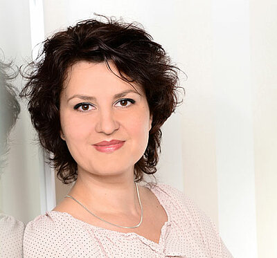 Oxana Stimoli ist stellvertretende Leiterin der Euro-Schulen Oxana Stimoli ist stellvertretende Leiterin der Euro-Schulen